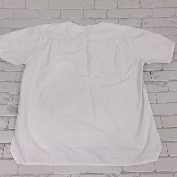 Carhartt White Scrub Top. One pocket. Size Small - Picture 5 of 9